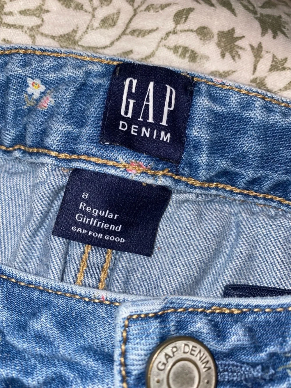 GAP Girlfriend‎ Blue Denim Jeans with Pink Floral Print